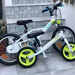NEW LUXURY Malaga Beach House, 2 city bikes, 2 children\'s bikes, WiFi, BIG terrace, BBQ, Family, Childfriendly